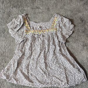 Davi & Dani Womens M Blouse Floral Design Short Sleeve Summer Top